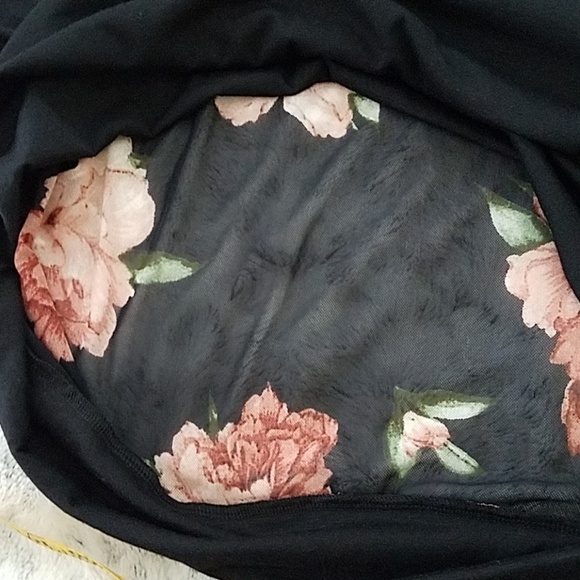 𝅺NWT Hot Gal graphic pullover shirt medium - Picture 7 of 7